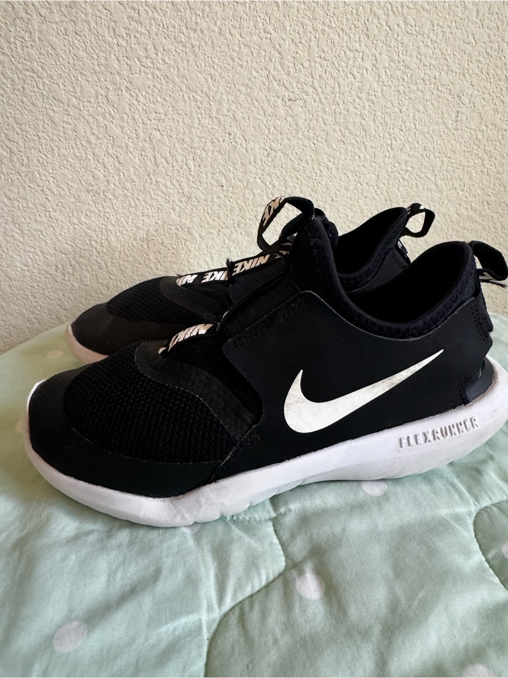 Nike Kids Black and White Slip-On Flex Runner Sneakers Size 1
